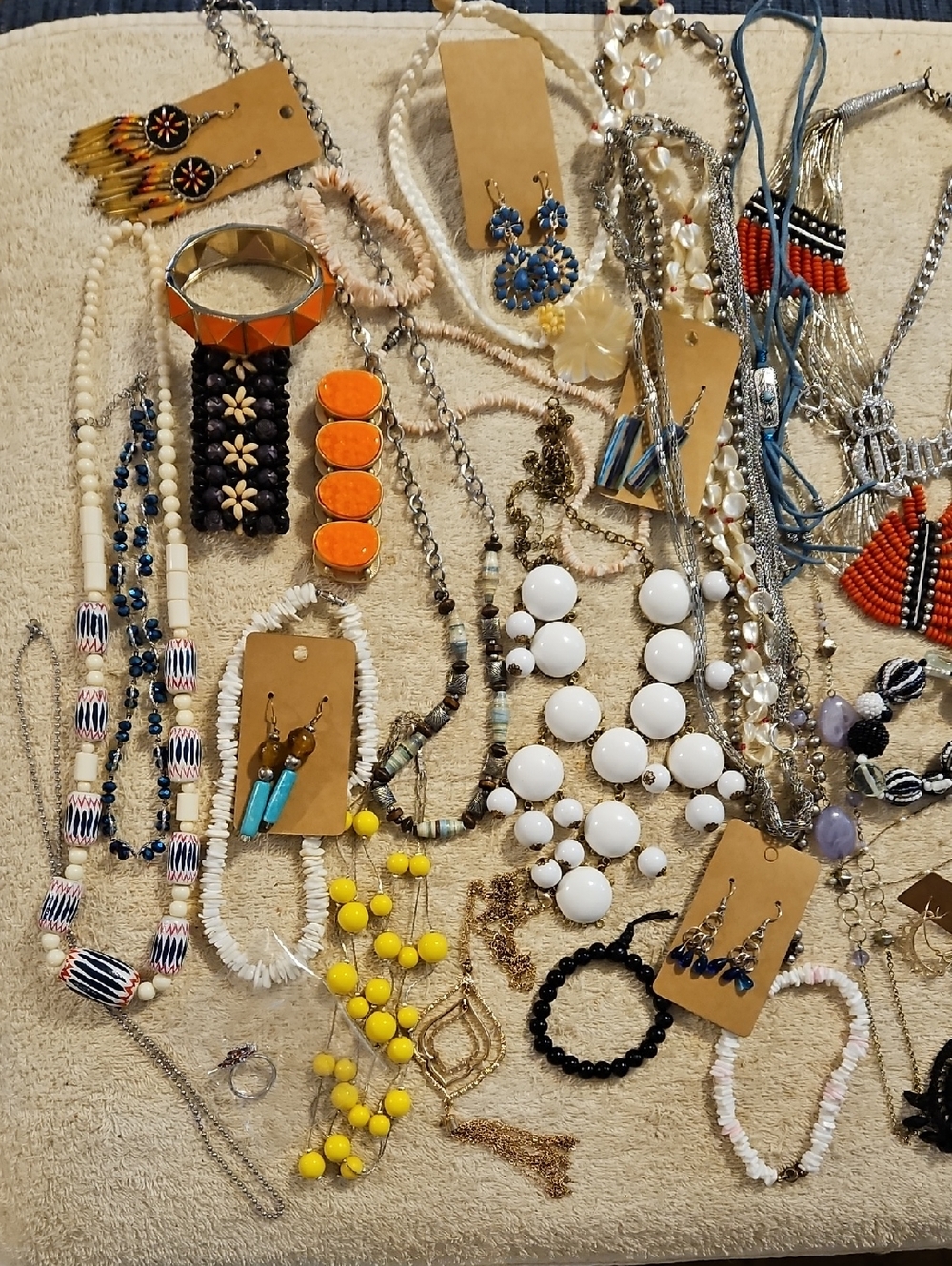 Mystery Bundle 3 pieces of Jewelry. NO CANCELLATIONS ON ACCIDENTAL BIDS - Picture 15 of 17